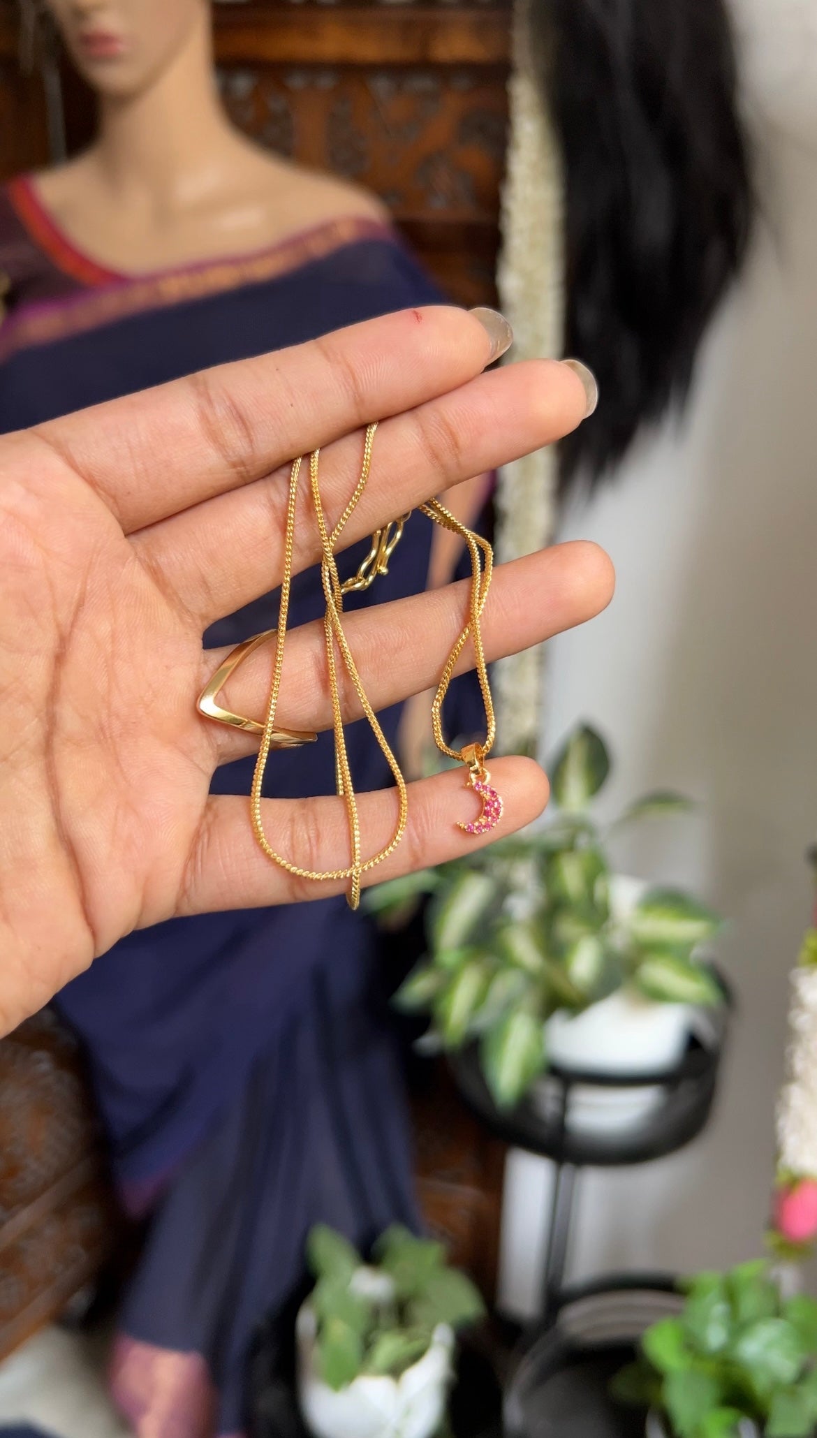 Dollar chain (half moon ruby)