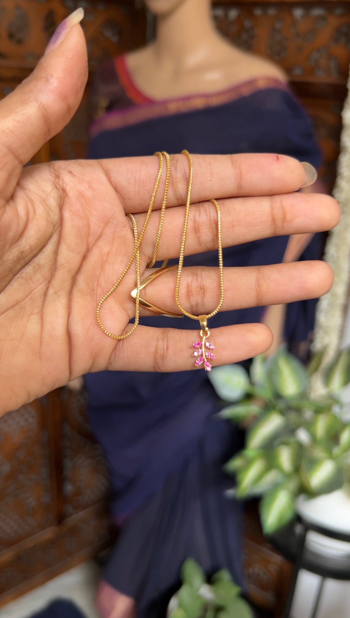 Dollar chain (leafy ruby)