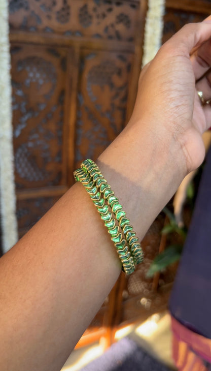 Slik thread bangle