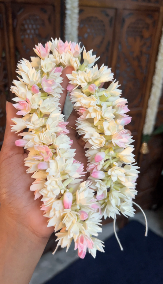 Blush pink mullai (15inch)