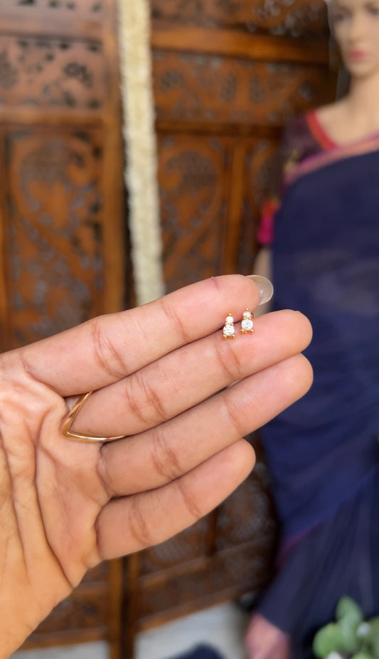 Baby earstud - white drop