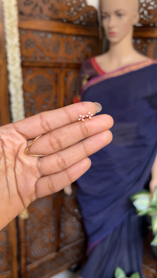 Baby earstud - 5 Floral ruby white