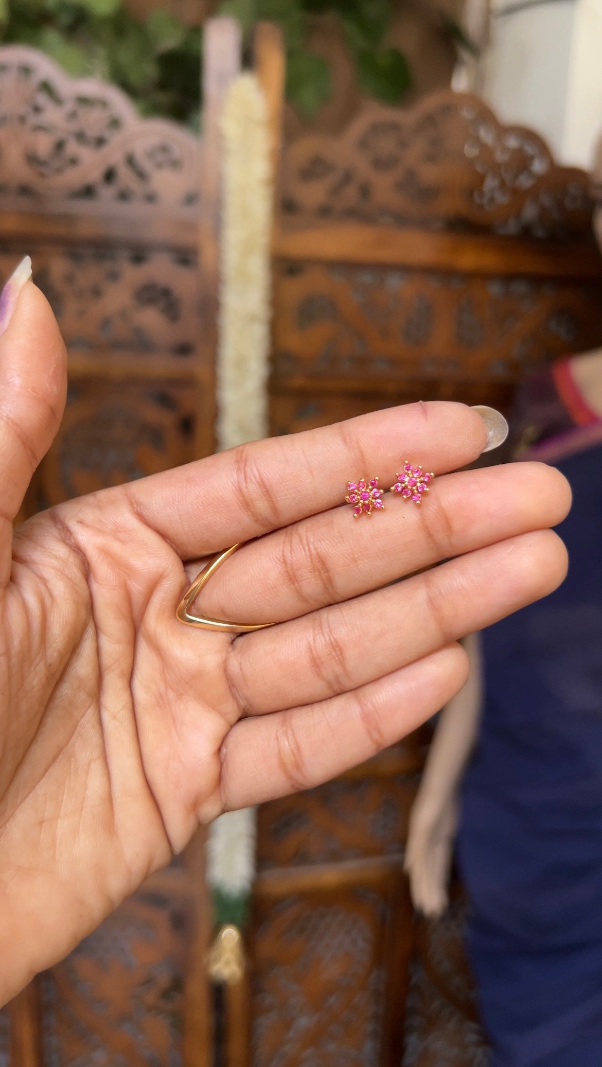 Baby earstud - 9stone ruby