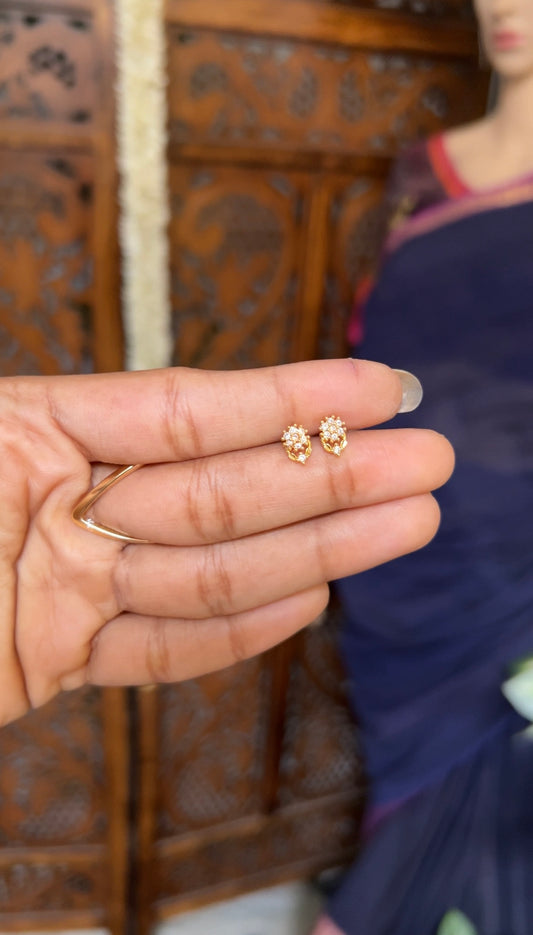 Baby earstud - sun flower white