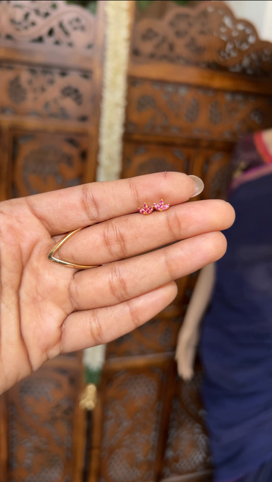 Baby earstud - Tulip ruby