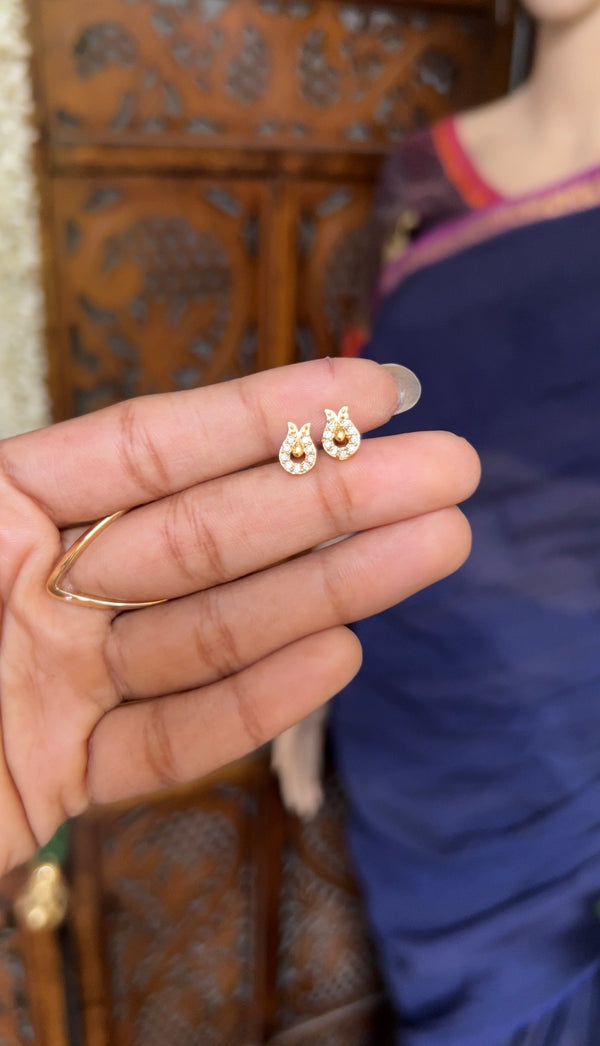 Baby earstud - subhi white