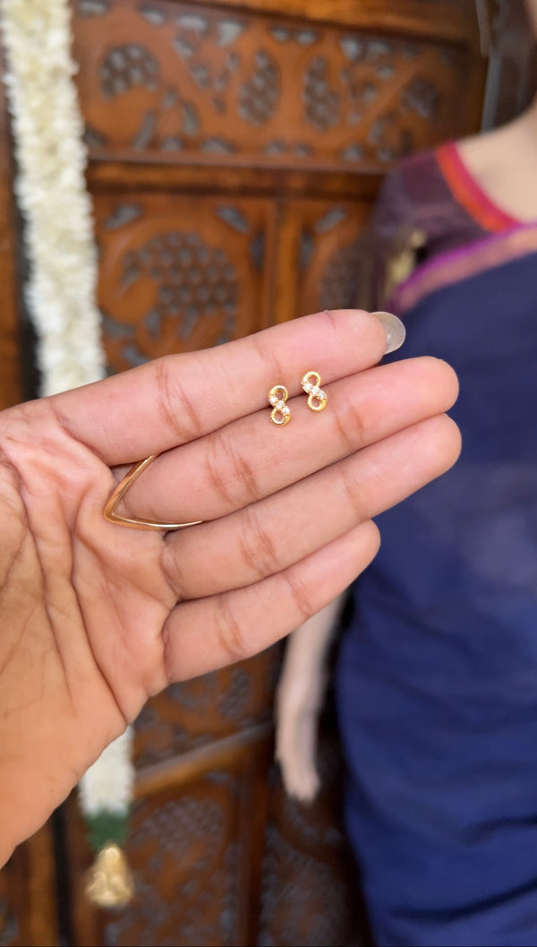 Baby earstud - Infinity white