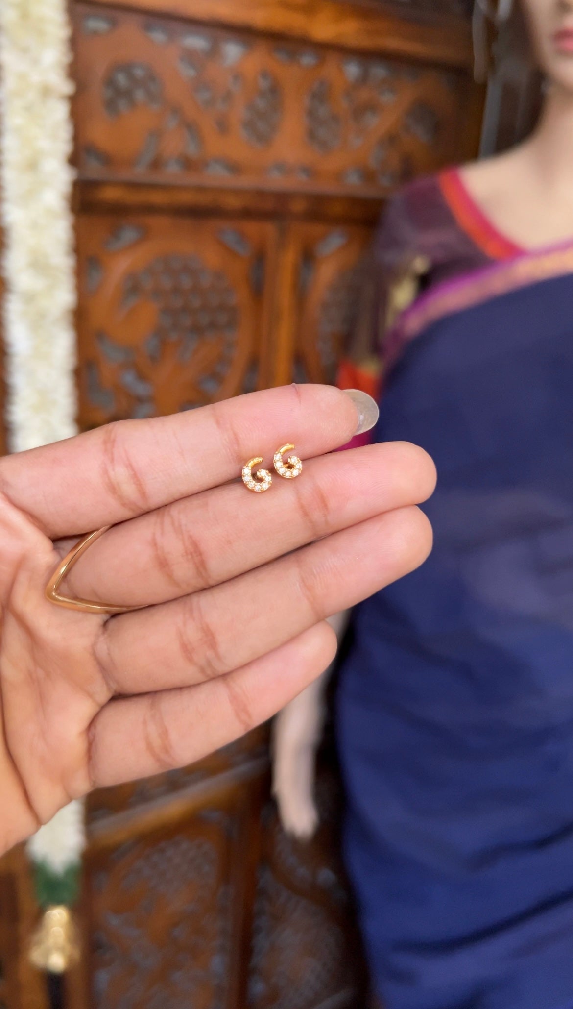 Baby earstud - Aura white