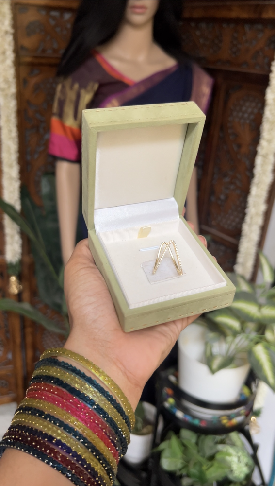 V - Ring