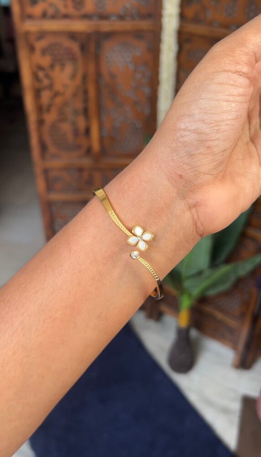 Bracelet - gold