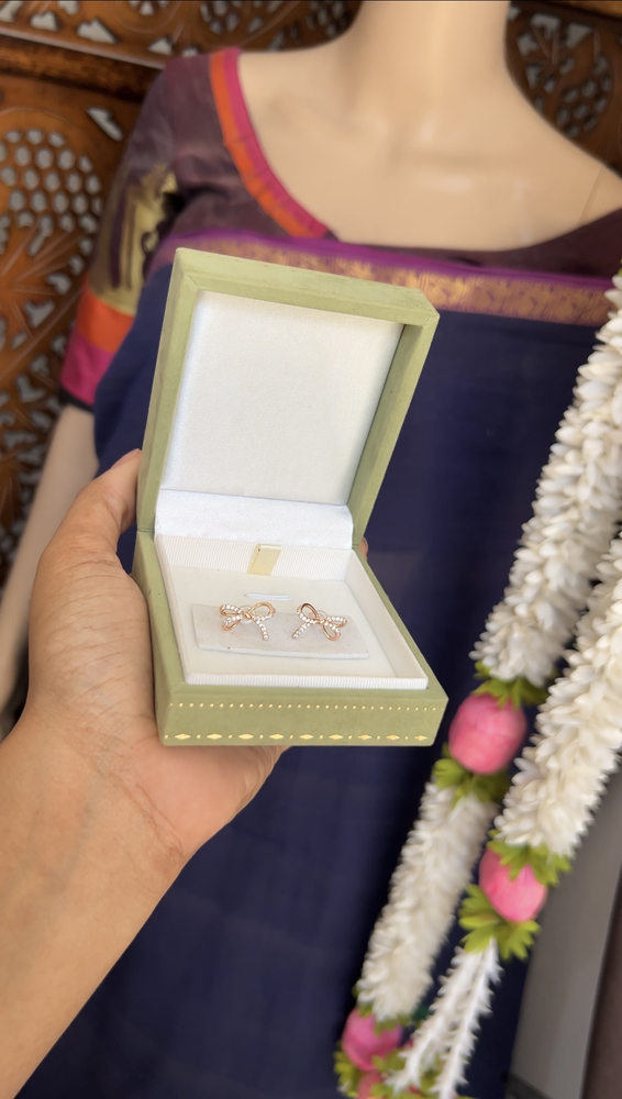 Hy bow earstud -rose gold