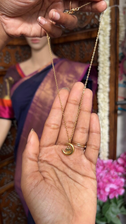 Chain - half moon heart