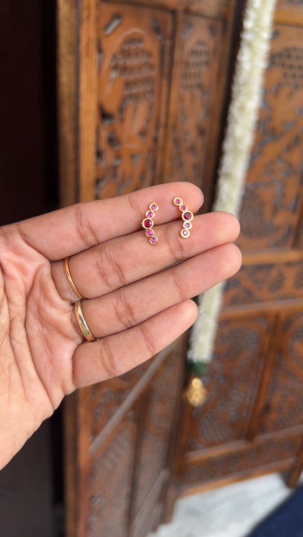 Baby -earstud (ruby)