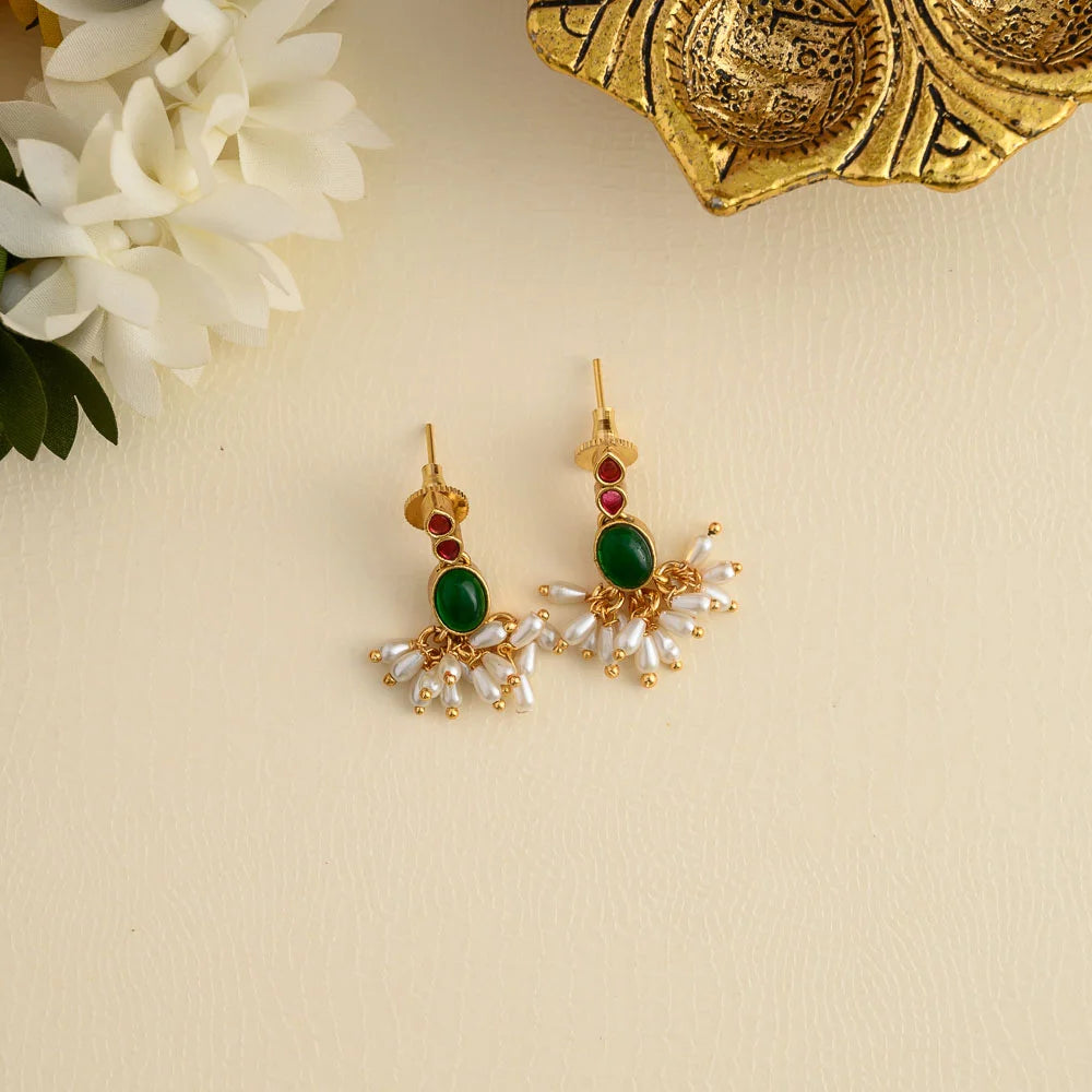 sanaya neckpiece