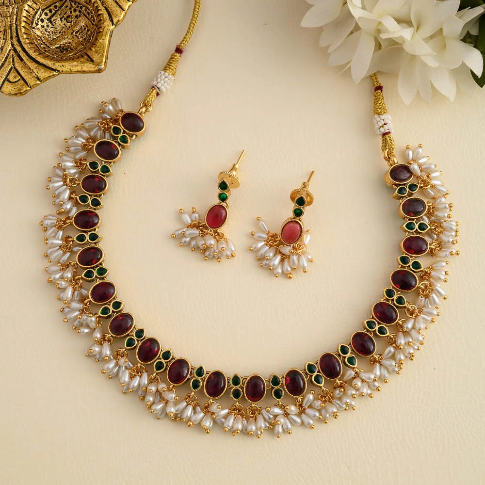 sanaya neckpiece