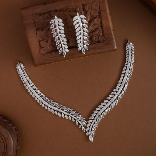 Nyra neckpiece - hasli