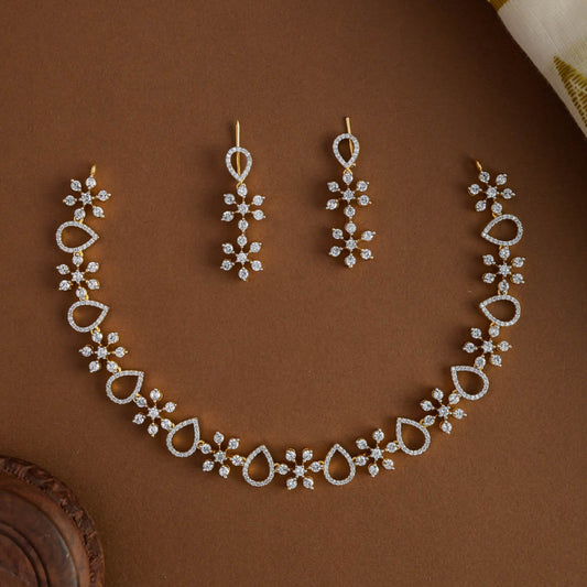 Gleam Flora Neckpiece