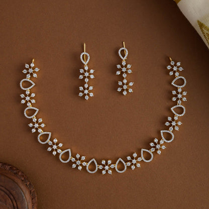 Gleam Flora Neckpiece