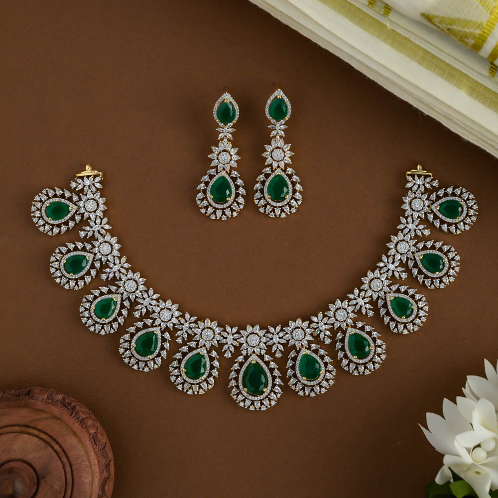 Luna neckpiece - green