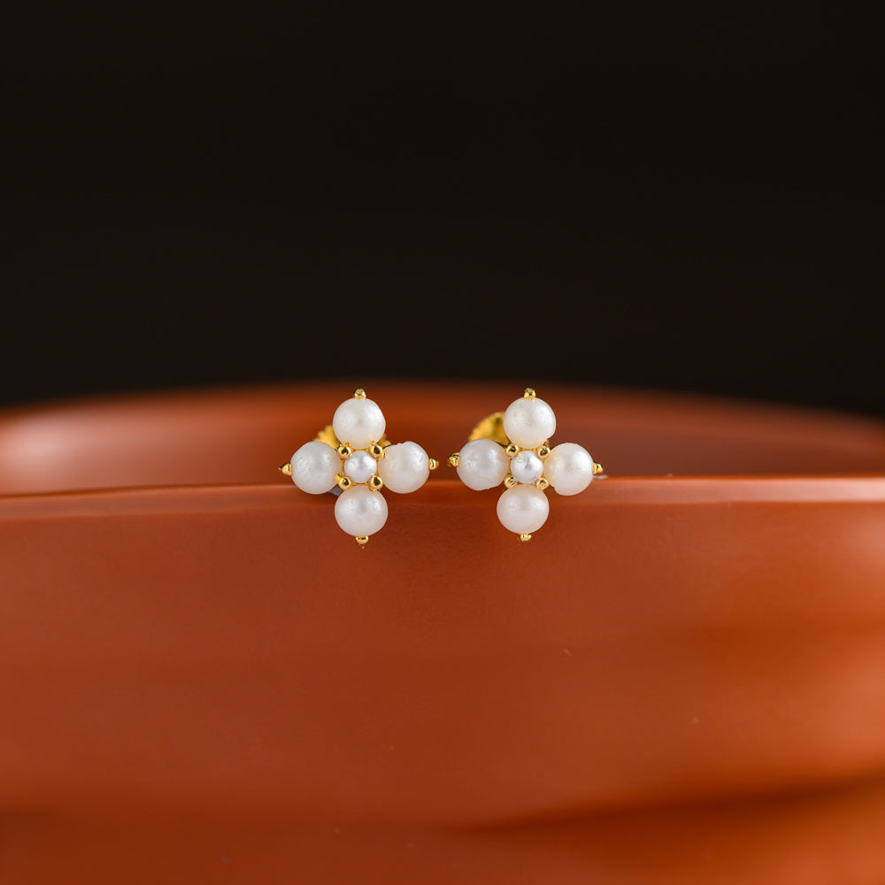 Pearl floral Impon earstud