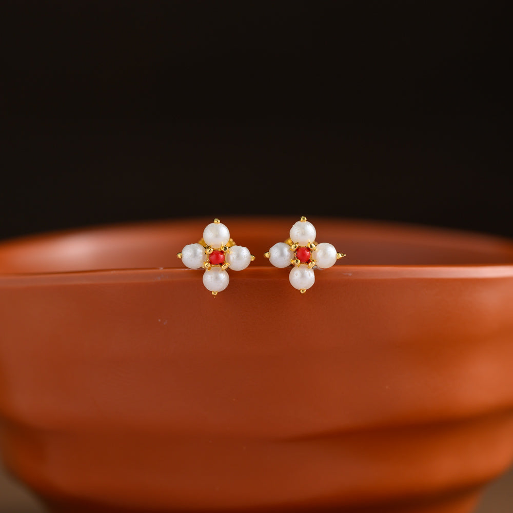 Pearl floral Impon earstud
