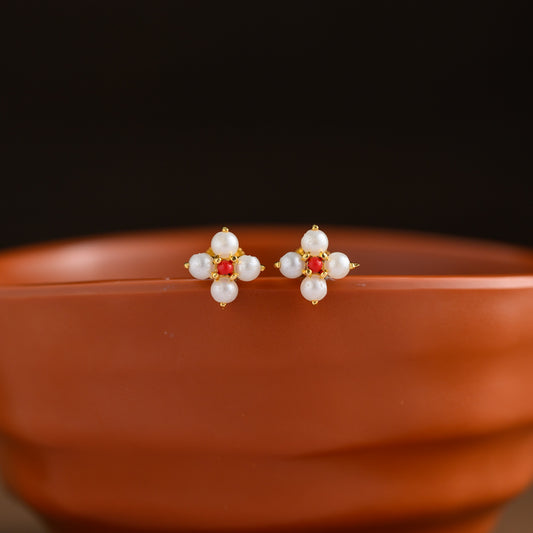 Pearl floral Impon earstud