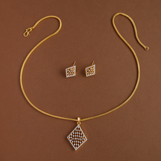 Mid - length pendent chain