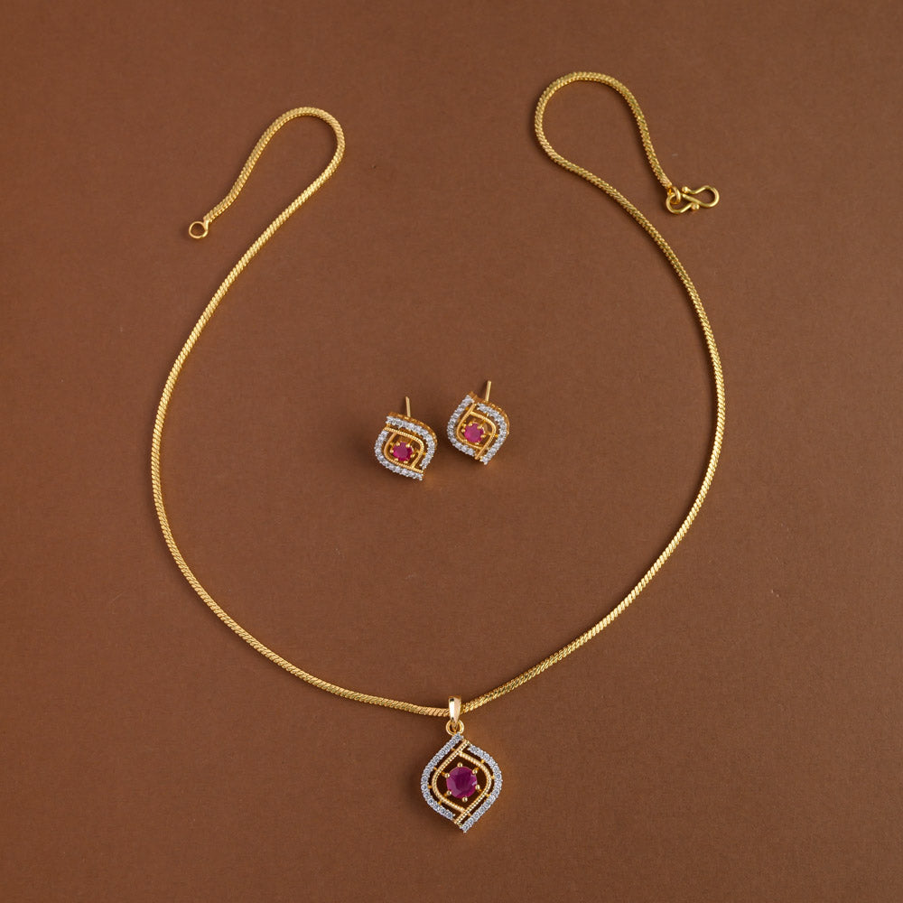 Mid - length pendent chain