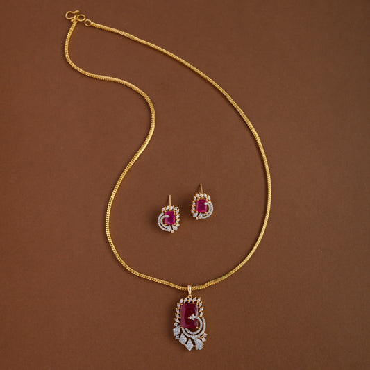 Mid - length pendent chain