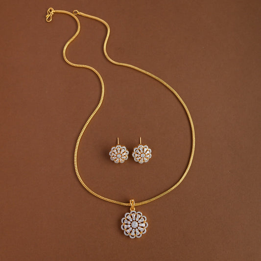 Mid - length pendent chain