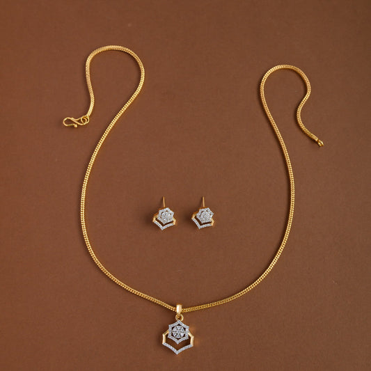 Mid - length pendent chain
