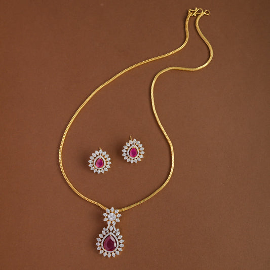 Mid - length pendent chain