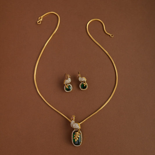 Mid - length pendent chain