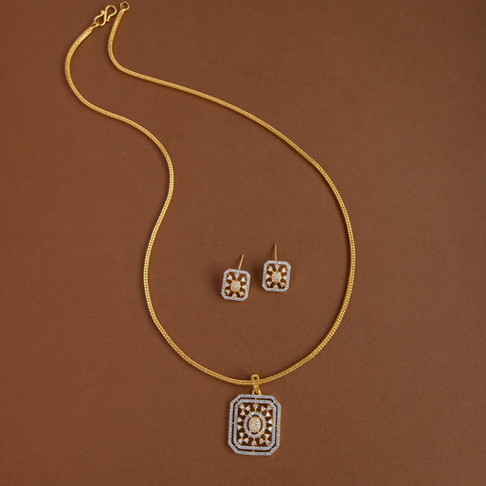 Mid - length pendent chain