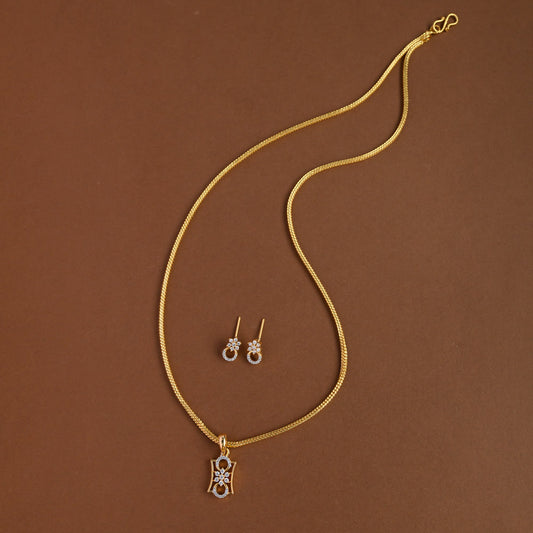 Mid - length pendent chain