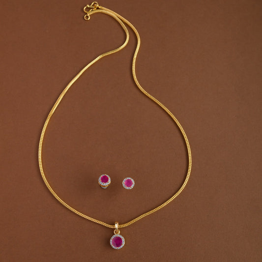 Mid - length pendent chain