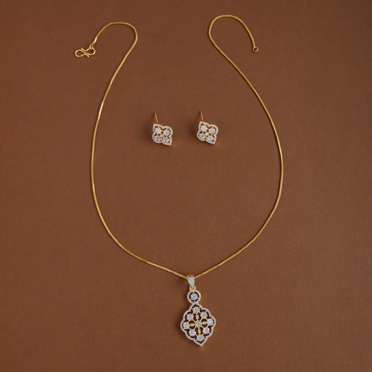 Mid - length pendent chain