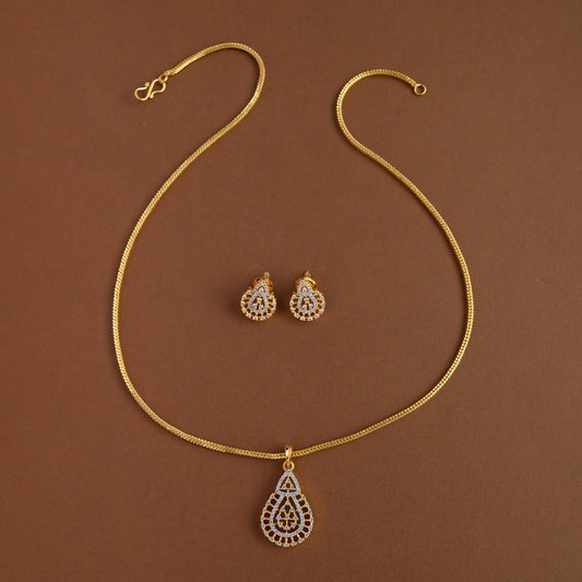Mid - length pendent chain