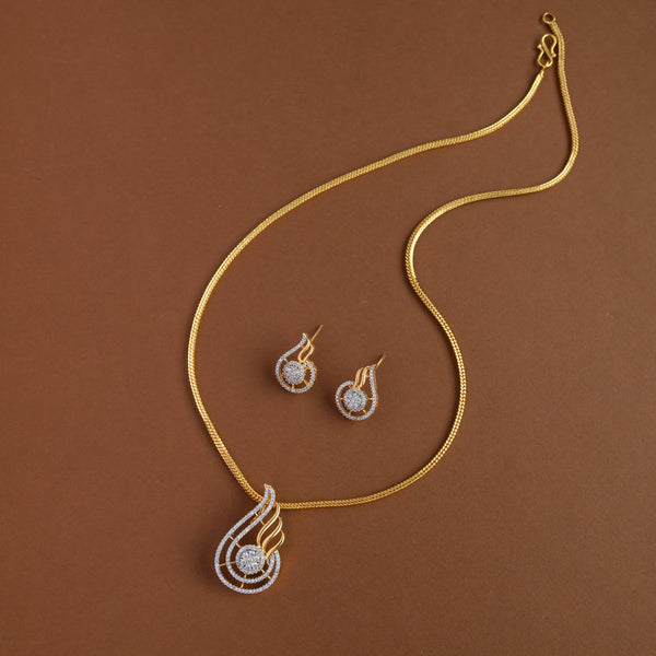 Mid - length pendent chain