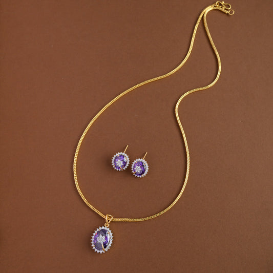 Mid - length pendent chain