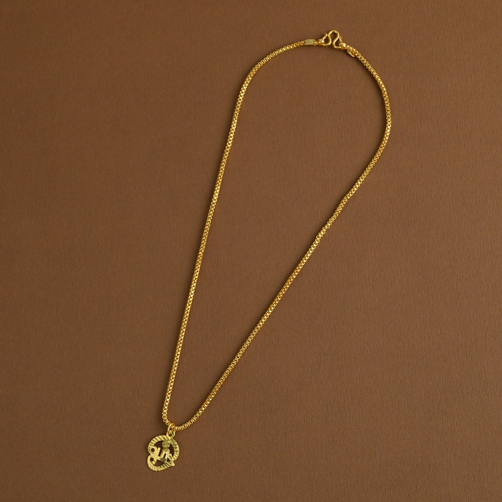 Mid length pendant chain