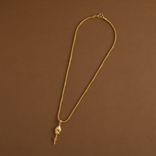 Mid length pendant chain