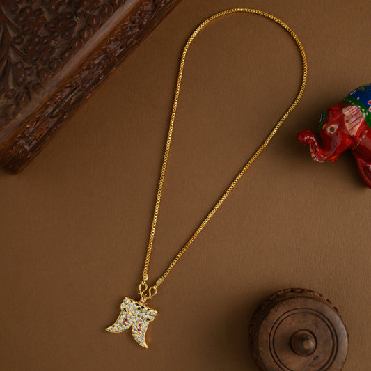 Midlength pendant chain