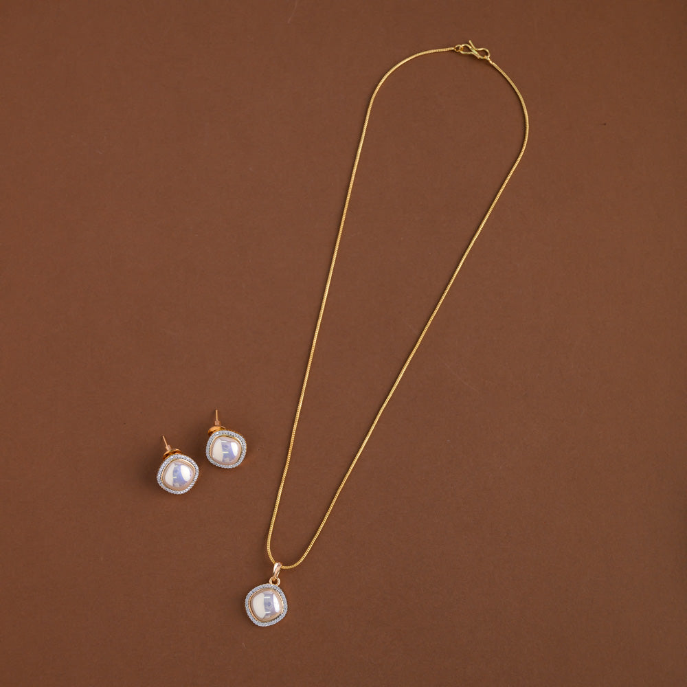 Diamond inspired pendent mid - length chain