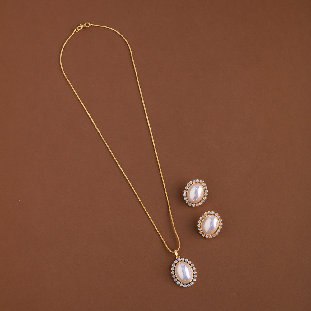 Diamond inspired pendent mid - length chain