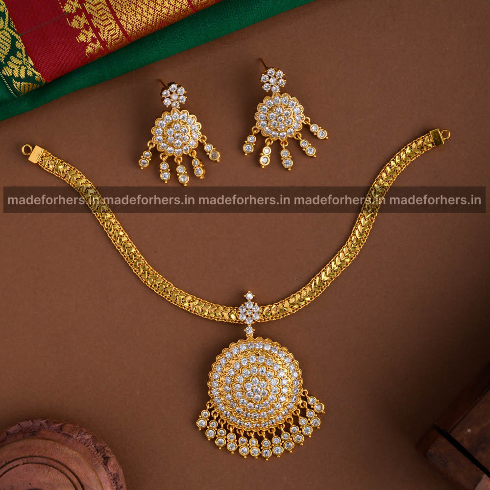 Floral attigai choker