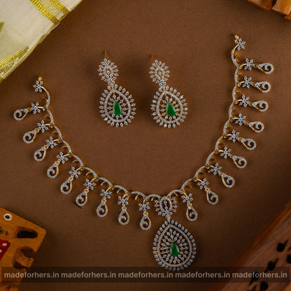 Swaros drop neckpiece - green