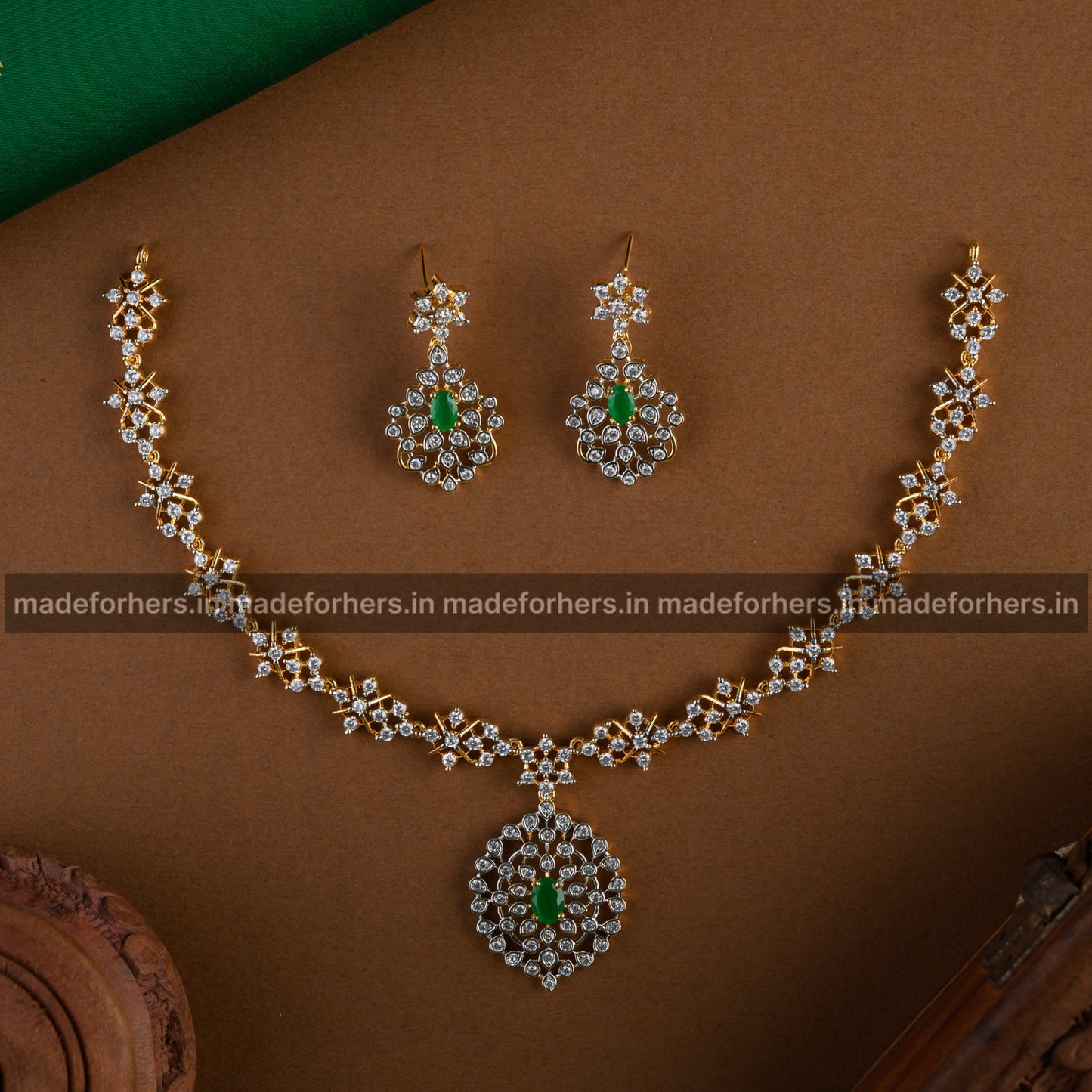 Vivi Neckpiece