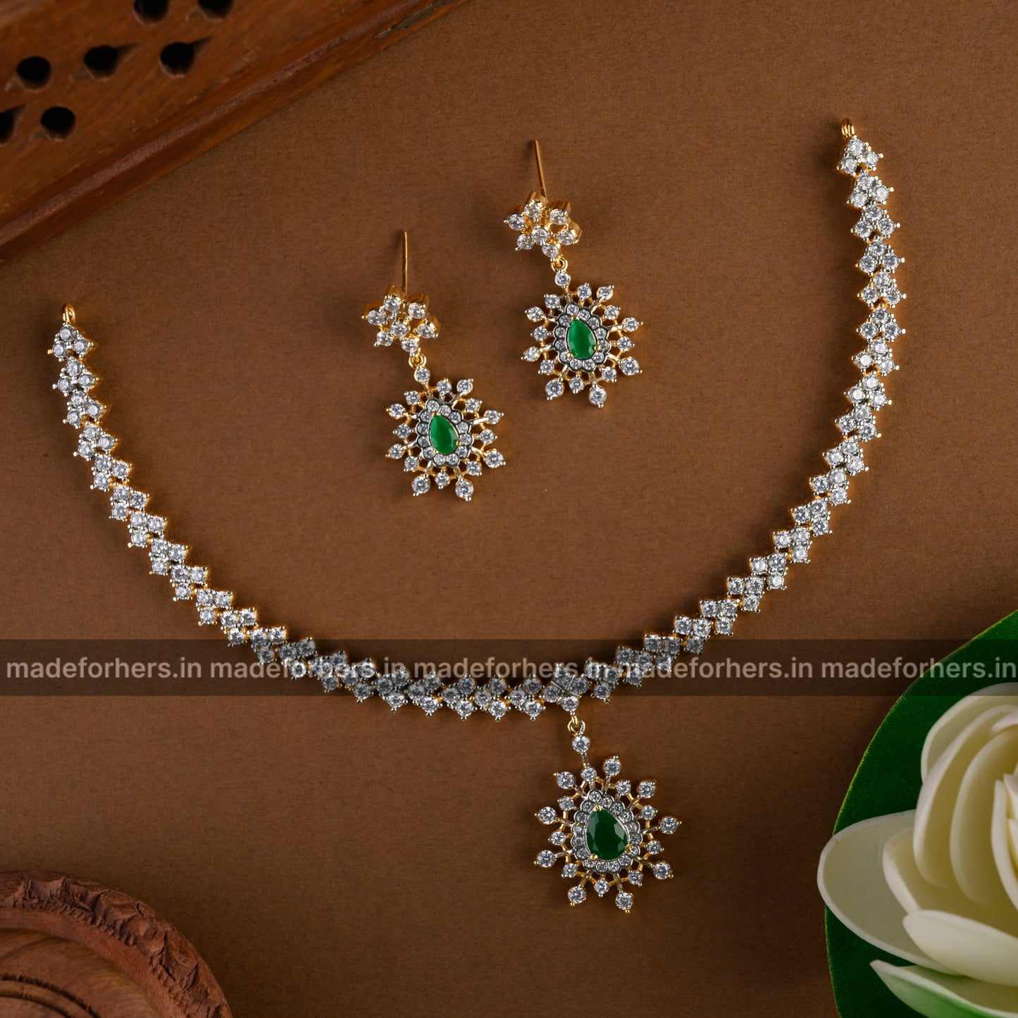 Rosaline Neckpiece - green - Emerald