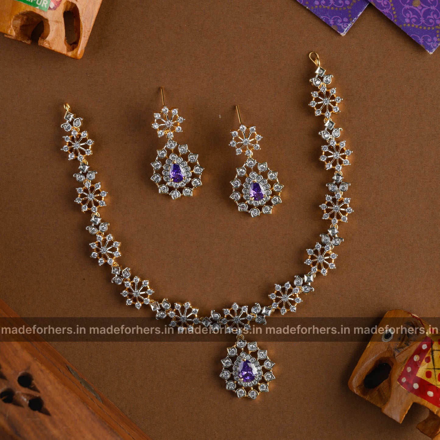 Marcel neckpiece - purple
